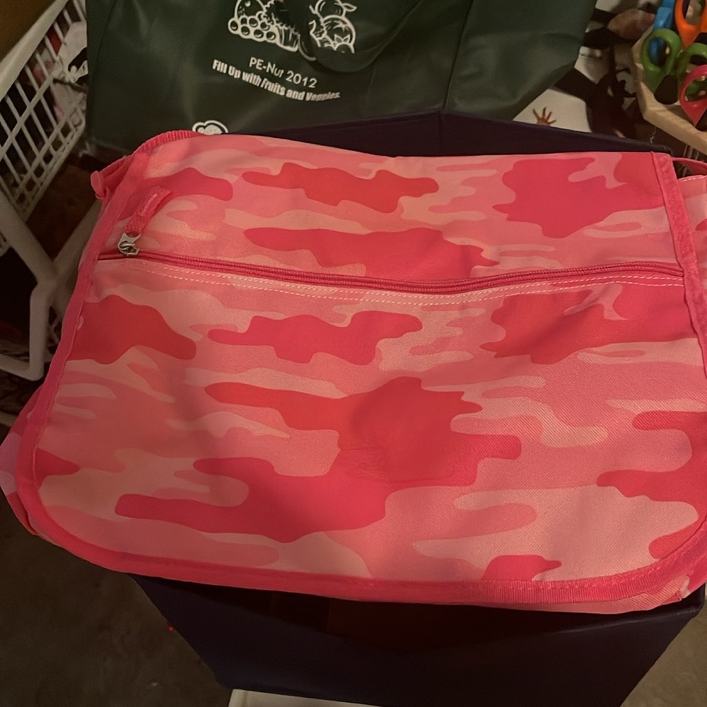 Pink camouflage messenger bag - Picture 1 of 5